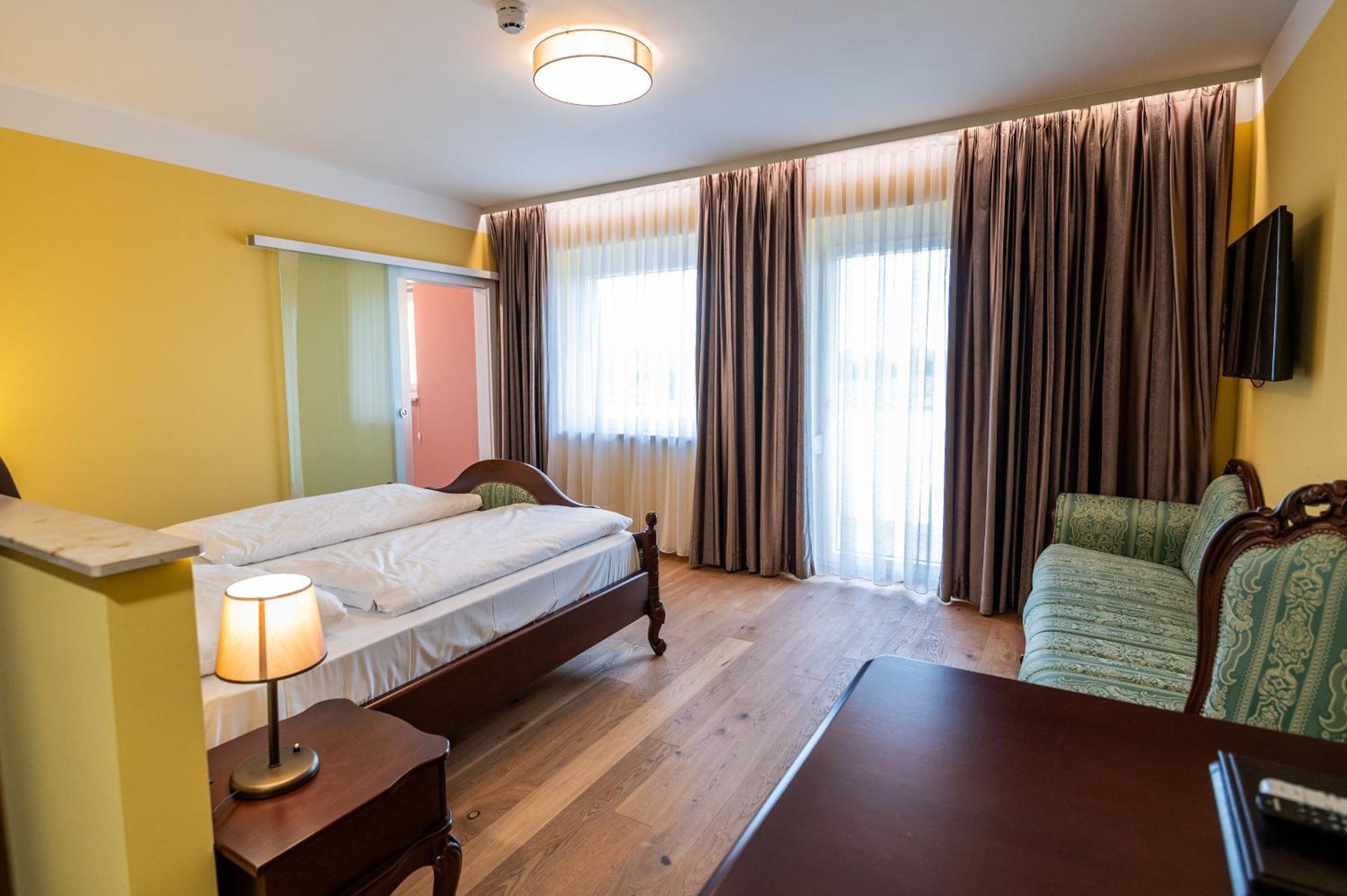 Vulkan Residenz Hotel I Self Check-In Schwarzautal Номер фото