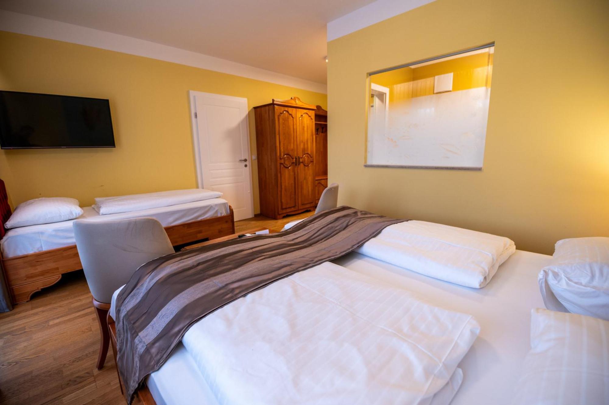 Vulkan Residenz Hotel I Self Check-In Schwarzautal Номер фото